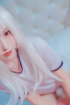 美女在酒店拔萝卜